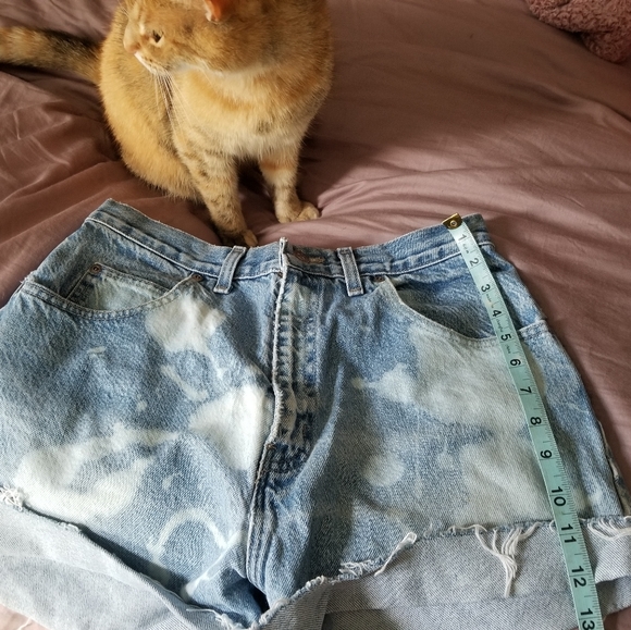 *Vintage* High Waist Bleach Cutoffs - Picture 5 of 7